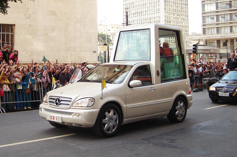 vatican - [Historique] Mercedes-Benz fournisseur du Vatican Popemo10