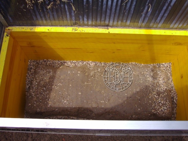NORD de la France, Suisse: exemple d'une fosse d'hibernation coffrée avec serre pour espèces sensibles à l'humidité Hc510