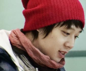 [Pics] Spam of Yoochun with his warm shawl. F79c3d10