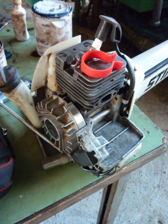 Kit piston cylindre sur une débrousailleuse Stihl FS 350 P1210439
