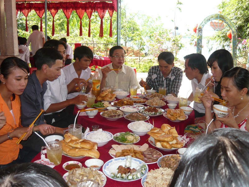 Hình ảnh đám cưới Kim Hoanh (đi quá trể tới nơi là 2h chiều rồi) P1040117