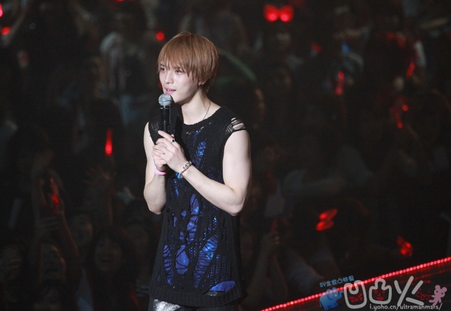 [Foto] Concierto JYJ Vuelta al Mundo - Tailandia parte 2 y 3 12132