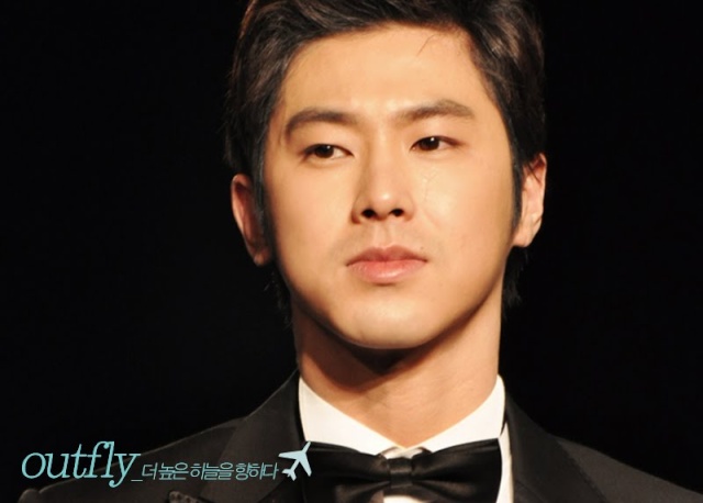 Yunho en Korea Jewelry Awards part 5 1234