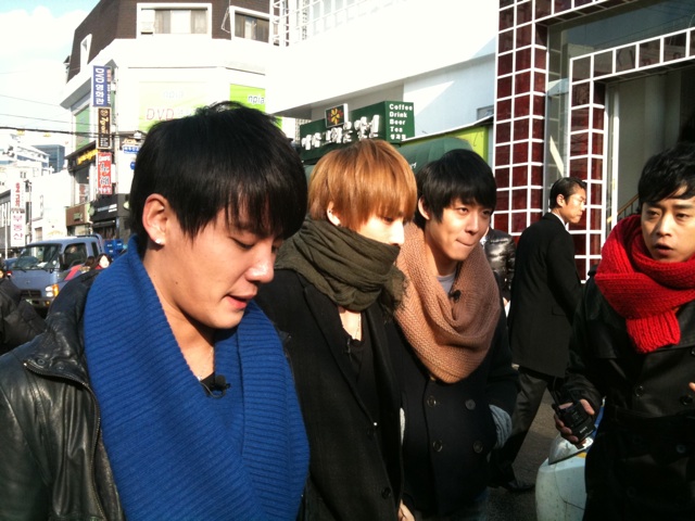 [Foto] JYJ en Myeongdong  1301