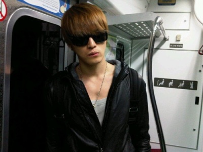 Jaejoong, después de 6 años. Foto probando que se subió a un subway “No estoy muy disfrazado para evitar sospechas” 20101211