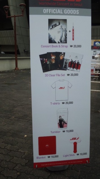 [FOTOS] JYJ Concert Venue + Fan Goods Parte 2  3ec011