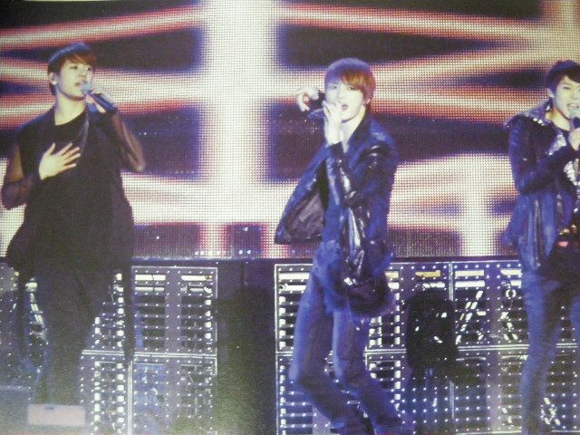 [Foto] 2011/02 JYJ en la Revista KBOOM 5107