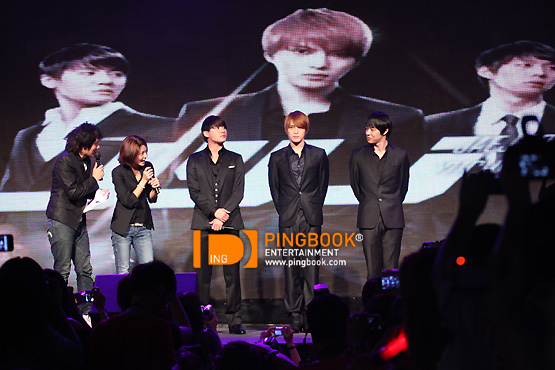 [Foto] Conferencia de Prensa JYJ En Bangkok 6151