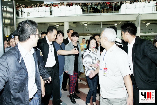 [Foto] Compilación de las actividades de Kim Director en Tailandia y Junsu y Yoochun en el aeropuerto de Suvarnabhumi 9117