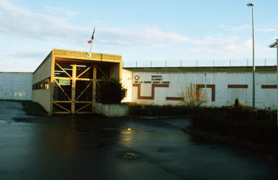 premier parloir - Etablissement Pénitentiaire - Maison d'Arrêt / Villepinte. Villep10