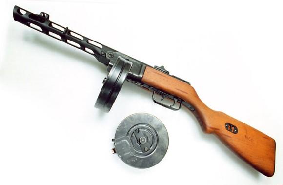MP-40 (Maschinenpistole 40) Ppsh_410