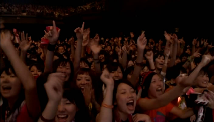 2nd Live DVD - EVERYBODY SAY YEAH! ~TEMPTATION BOX TOUR 2010~ ZEPP TOKYO - Page 7 Scanda10