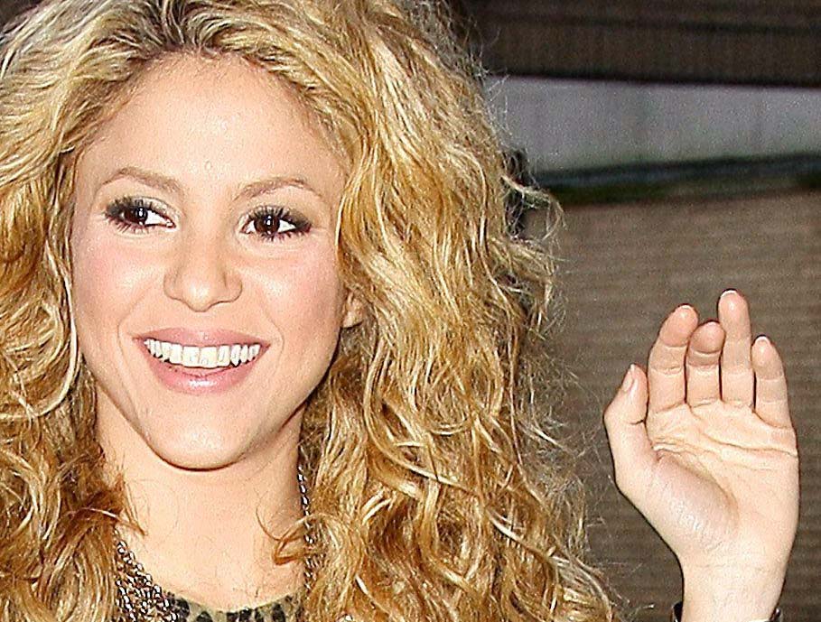 SHAKIRA - The hands of the Columbian popstar! Shakir10