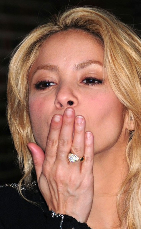 SHAKIRA - The hands of the Columbian popstar! Shakir11