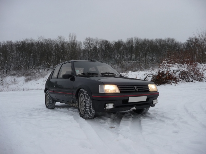 [13e concours photo] La GTI dans la neige Concou10