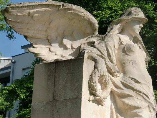 monument aux morts WW1 à identifier soldat avec ailes Explo_10