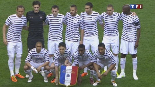 Nouveau maillot de l'équipe de France de foot / Passe-Partout France10