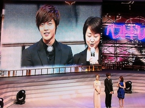 [10/11/2010] Kim Hyun Joong nhận giải BEST DRESS  2111