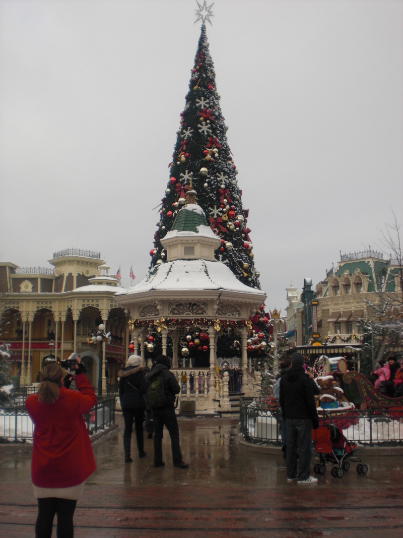 disneyland neige - Vos photos de Disneyland Paris sous la neige ! - Page 21 04110