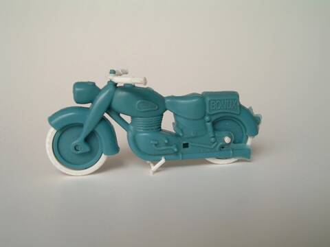 Moto miniature en plastique ancien type cadeau bonux? triumph Made in Macau  10cm