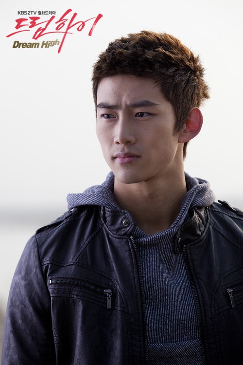 Taecyeon 2PM responde a los comentarios acerca de las orejas grandes 20110211