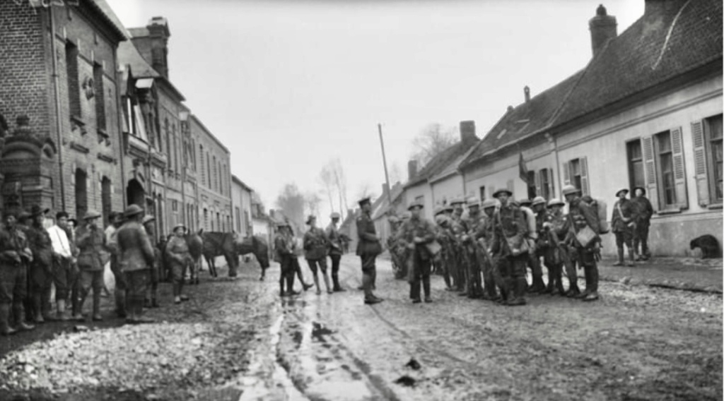 Soldats aux abords du canal de la Somme & falaises Ste Colette Corbie, allentour 28b52810