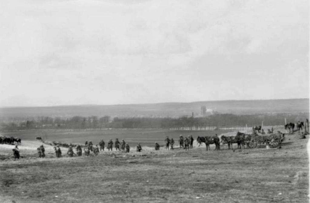 Soldats aux abords du canal de la Somme & falaises Ste Colette Corbie, allentour 46c86a10