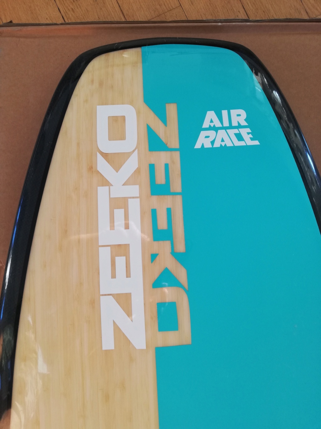 Board Zeeko Air Race 140cm carbone et bambou 450e Img_2033