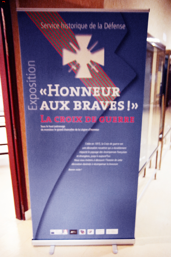 "Honneur aux braves ! " La Croix de guerre. au SHD Imgp2121