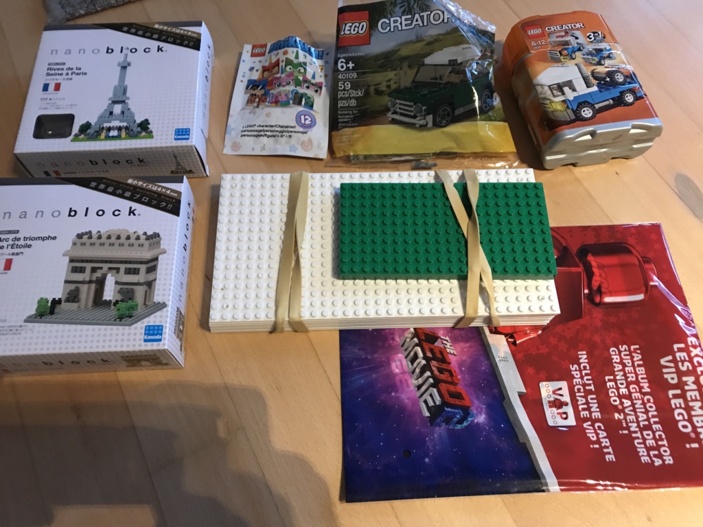(VENDUS) LOT LEGOS city figurines vrac + nanoblocs et 1 LEGO FRIENDS CENTRAL PERK 996c8110