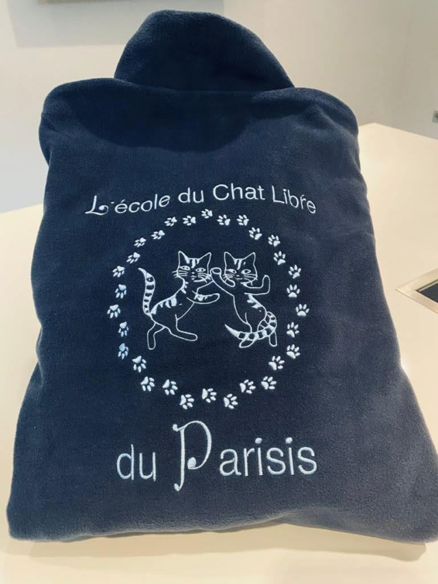 Collection de vetements en vente au bénéfice des chats Sweat10