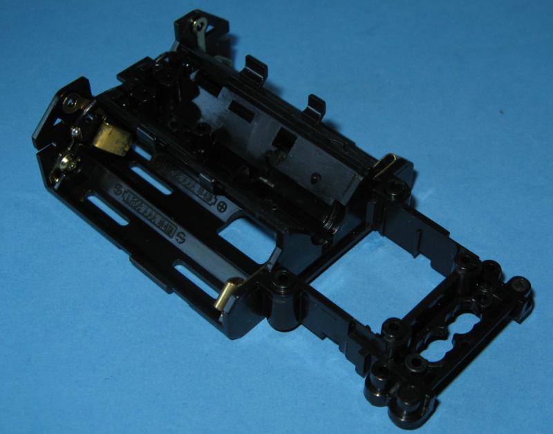 Chassis Kyosho MR03 et pièces diverses D_chas11