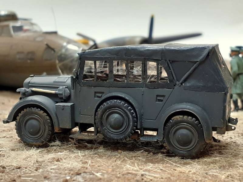 Diorama Un B17F Revell au 1/72e qui passe aux actualités. 97_b1710