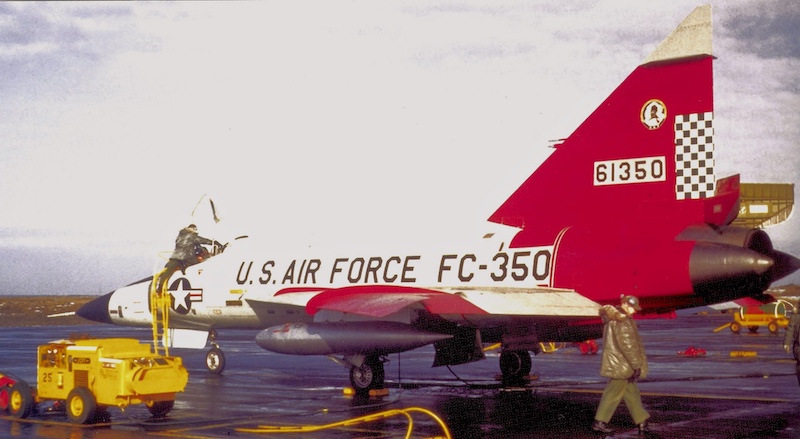 [Meng] 1/72 - Convair F-102A Delta Dagger: The Deuce Convai11