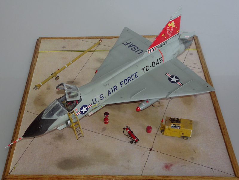 [MENG] Convair TF-102A Delta Dagger "the Tub" 1/72 Tf-10227