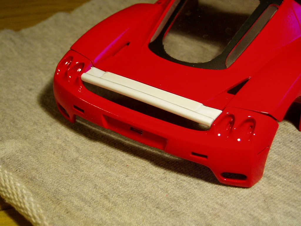 MT: Ferrari Enzo Revell 1/24 P8070411