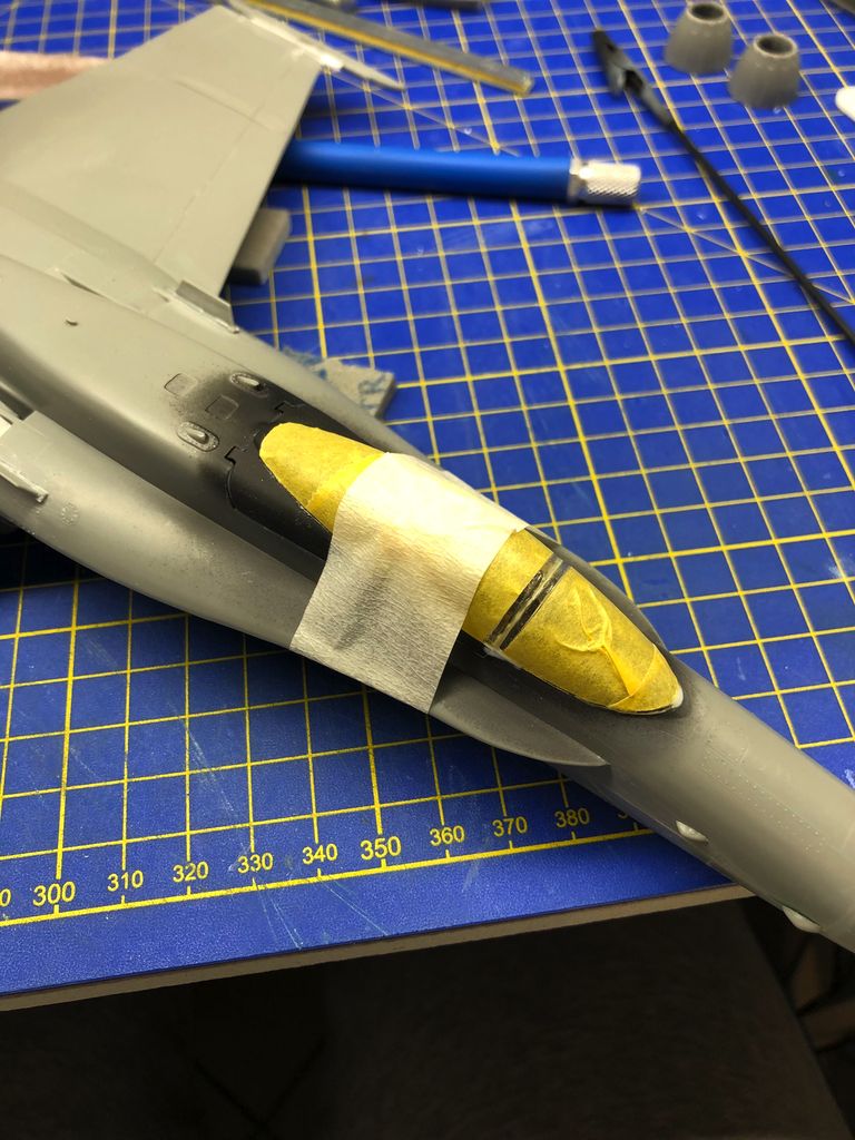 F-18C Hornet, Revell 1/48 - Sida 2 Img_1411