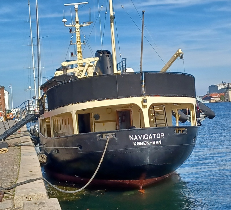 Schiffe im Hafen von Malmö und Kopenhagen. 20230965