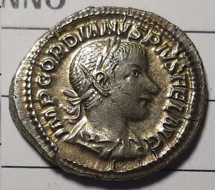 Denario de Gordiano III. P M TR P III COS P P, Gordiano a caballo a izq. Roma. Denari18