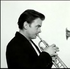 Clovis donne un cours de trompette Trompe11
