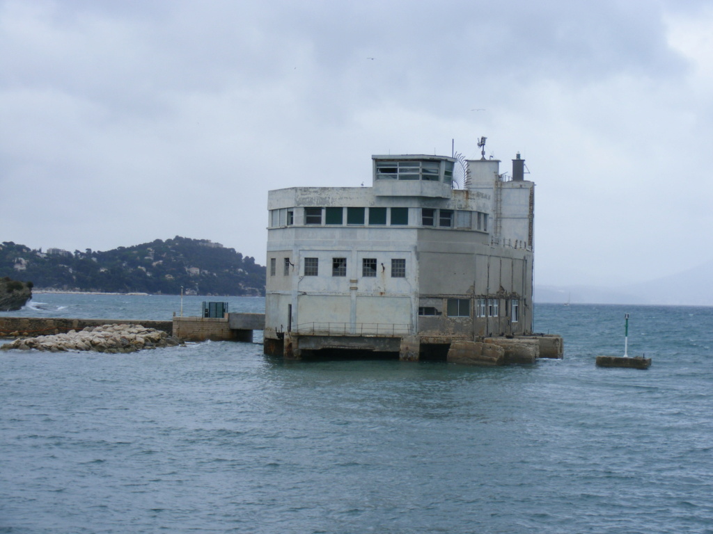 Toulon: le môle aux torpilles Tor10010