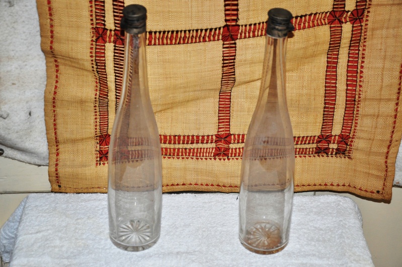 Deux bouteilles avec bouchon en métal argenté Dsc_0126