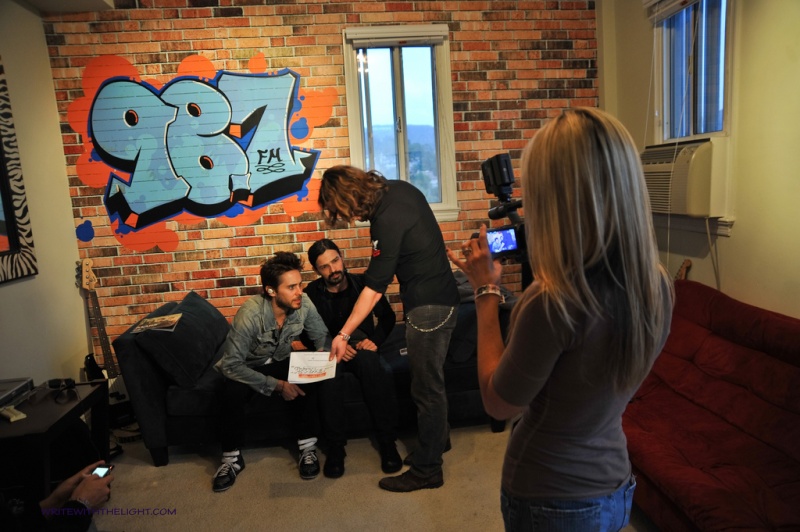 [2011] 30 Seconds to Mars at 98.7 FM's Hollywood Penthouse © writewiththelight 009a11
