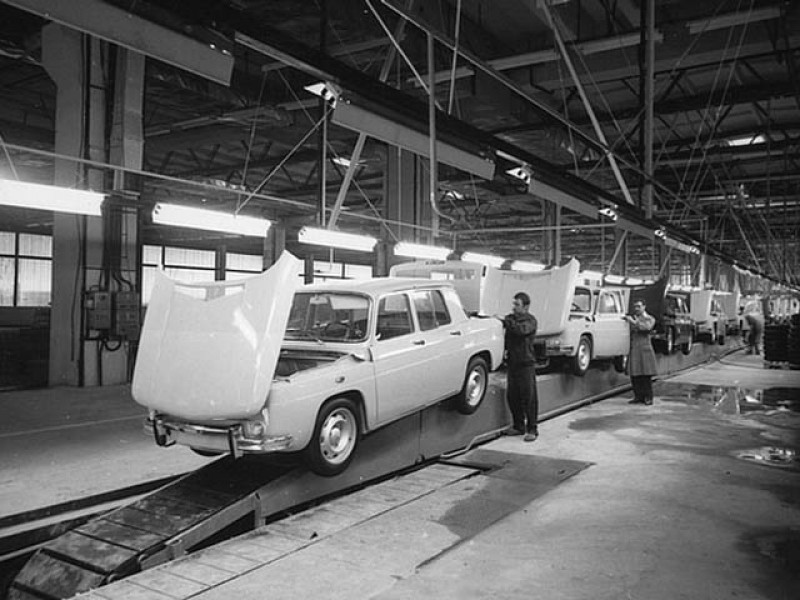 Dacia : usine roumaine de Mioveni 2110