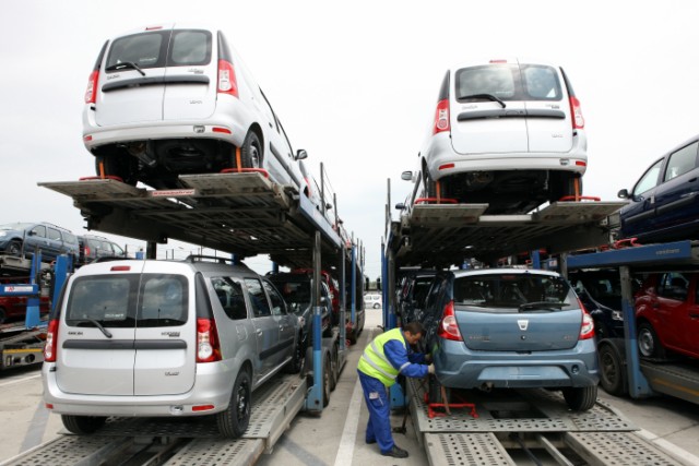 Dacia : usine roumaine de Mioveni Logist14