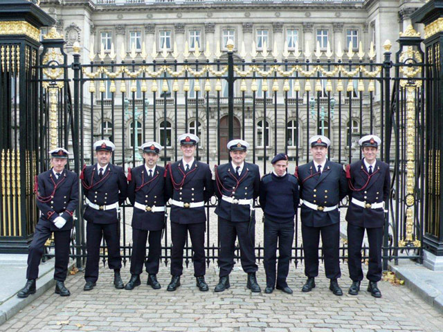 La ZM-FN / Marine monte la garde au Palais Royal à Bruxelles Paleis11