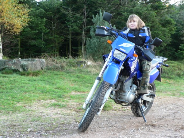 Le concours de juin 2010: Votre moto et les enfants. P1030610