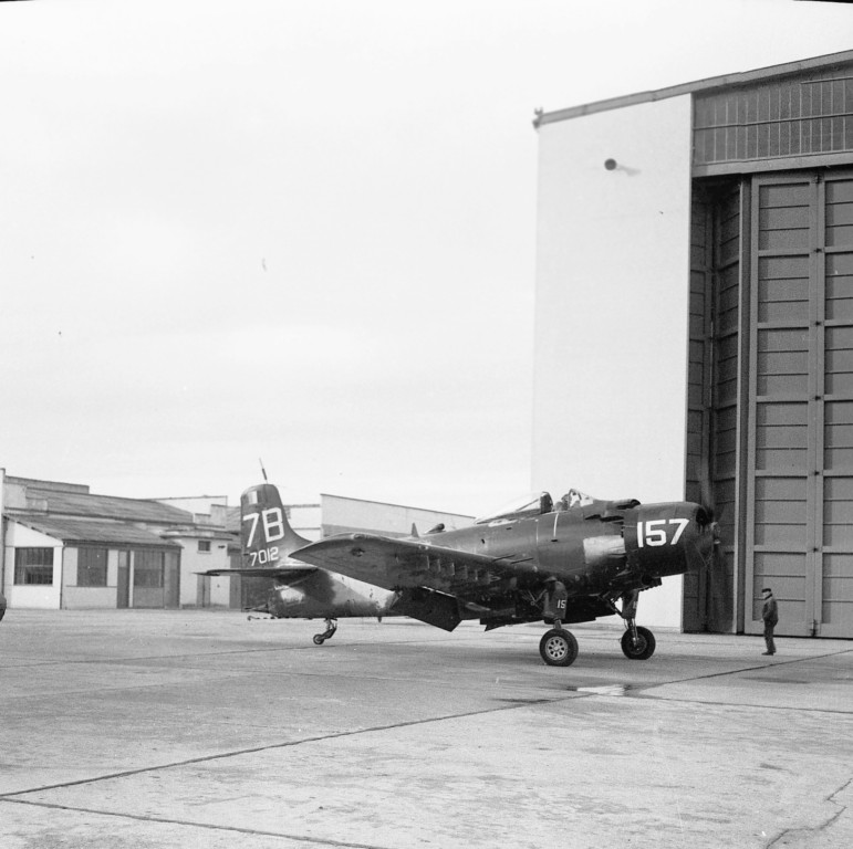 Douglas Skyraider - Page 6 Photo030