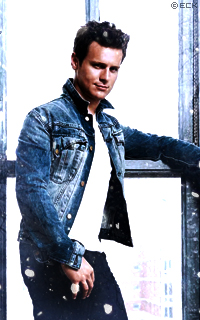 Tyler/Dimitri/Adam (Jonathan Groff) Tyler015