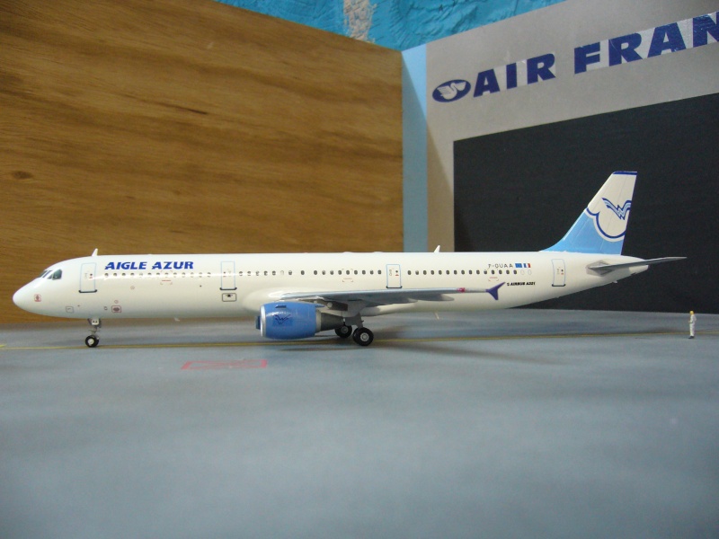 AIRBUS A321-211 AIGLE AZUR REVELL F-RSIN compagnies aeriennes françaises d'hier et d'aujourd'hui pn33 et pn34 P1030428
